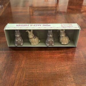 Debbie Mumm Bunny Rabbit Salt and Peppers Shakers